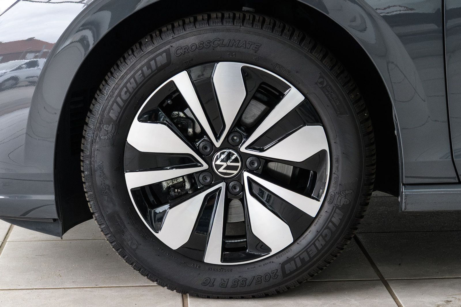 Fahrzeugabbildung Volkswagen Golf VIII Var. 1.5 TSI 110 kW+LED+AHK+GJR+TOTWIN