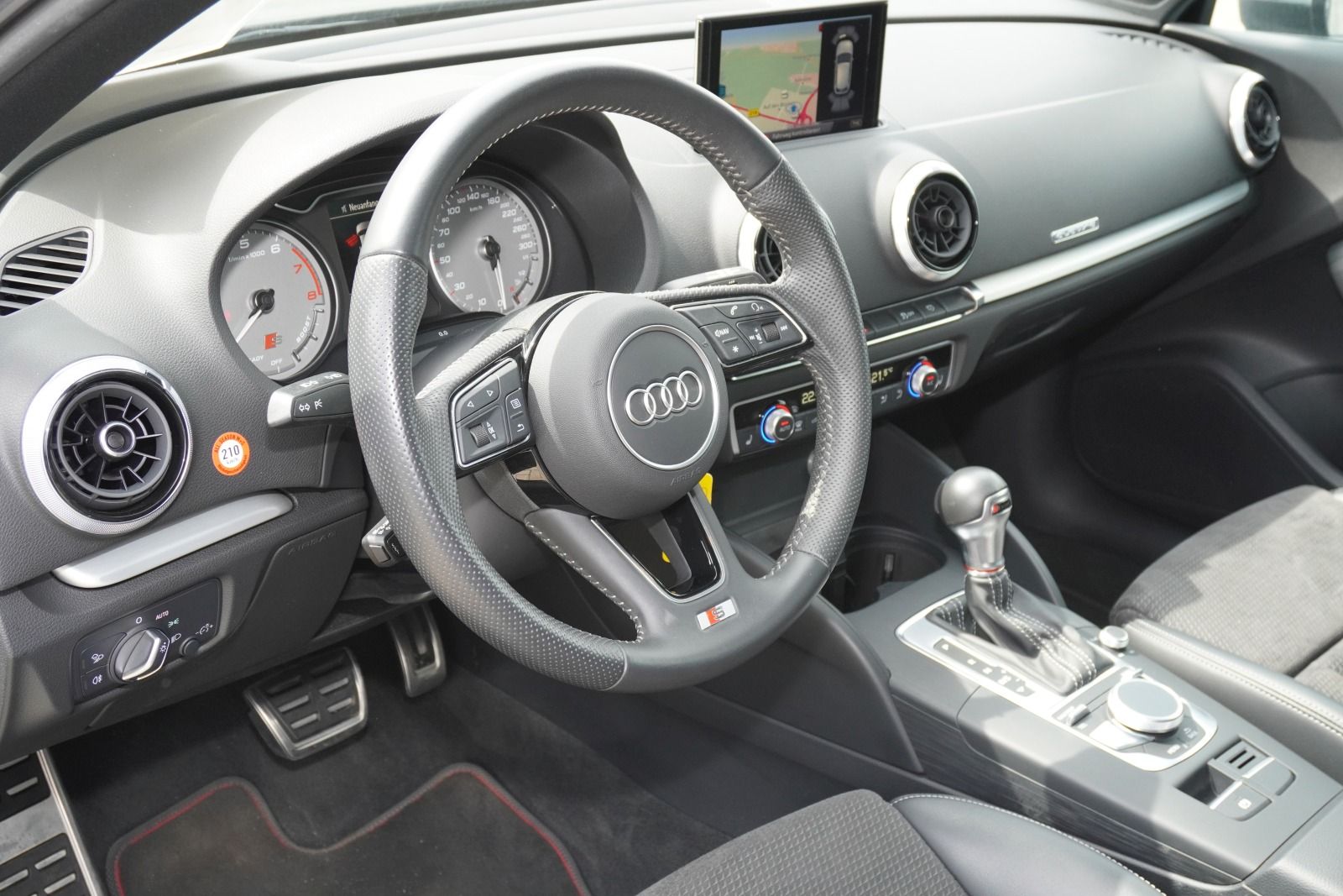 Fahrzeugabbildung Audi S3 Sportback 2.0 TFSI quattro Alu LEDScheinw. Pa