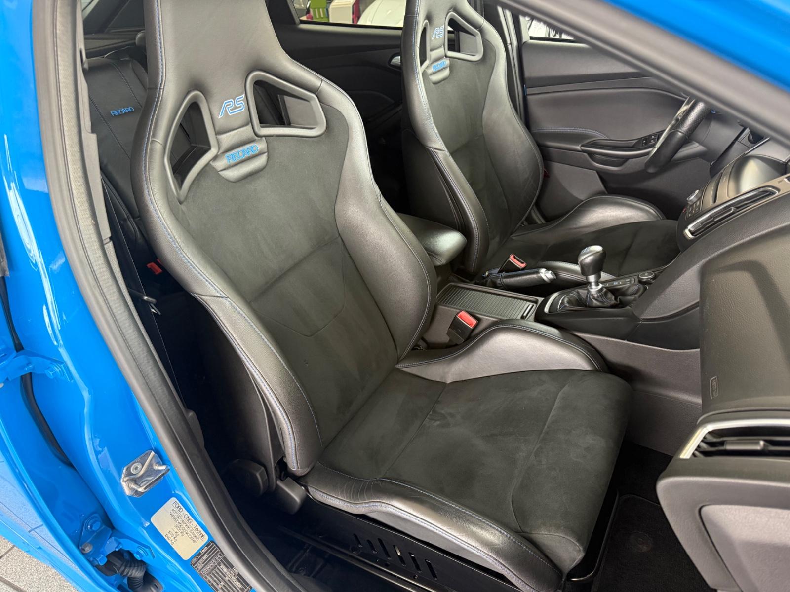 Ford Focus RS 2.3 EcoBoost 350 ch • 4x4 • Recaro • Toit ouvrant • Brembo - Sony Premium