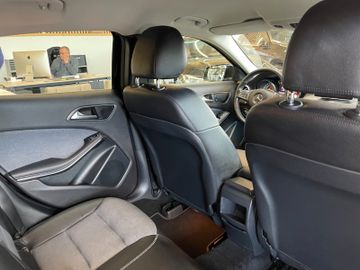 Mercedes-Benz GLA 200 7G-DCT Style *NAVI*XENON*SHZ*TEMPOMAT*