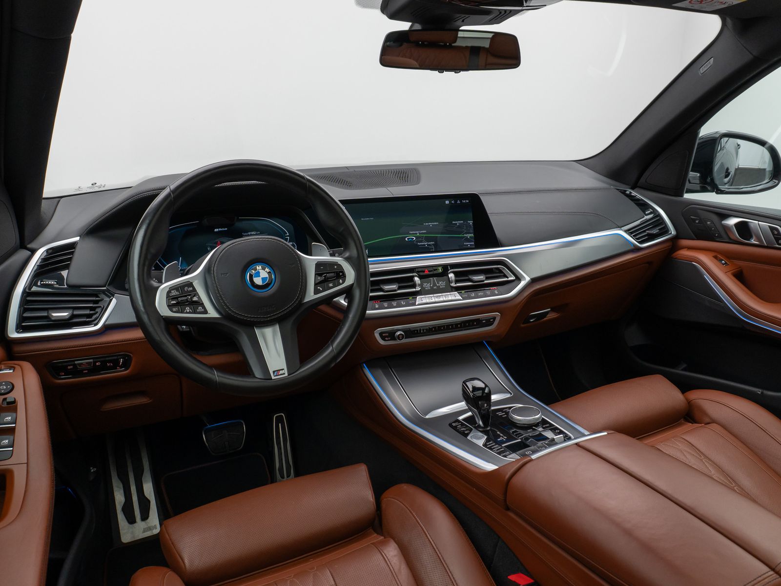 Fahrzeugabbildung BMW X5 xD45e M Sport Panorama 360°HUD HiFi NightVisi