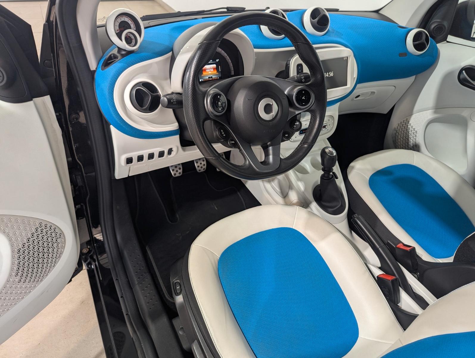 Smart ForTwo fortwo coupe 0.9 *NAVI*SH*Panorama*