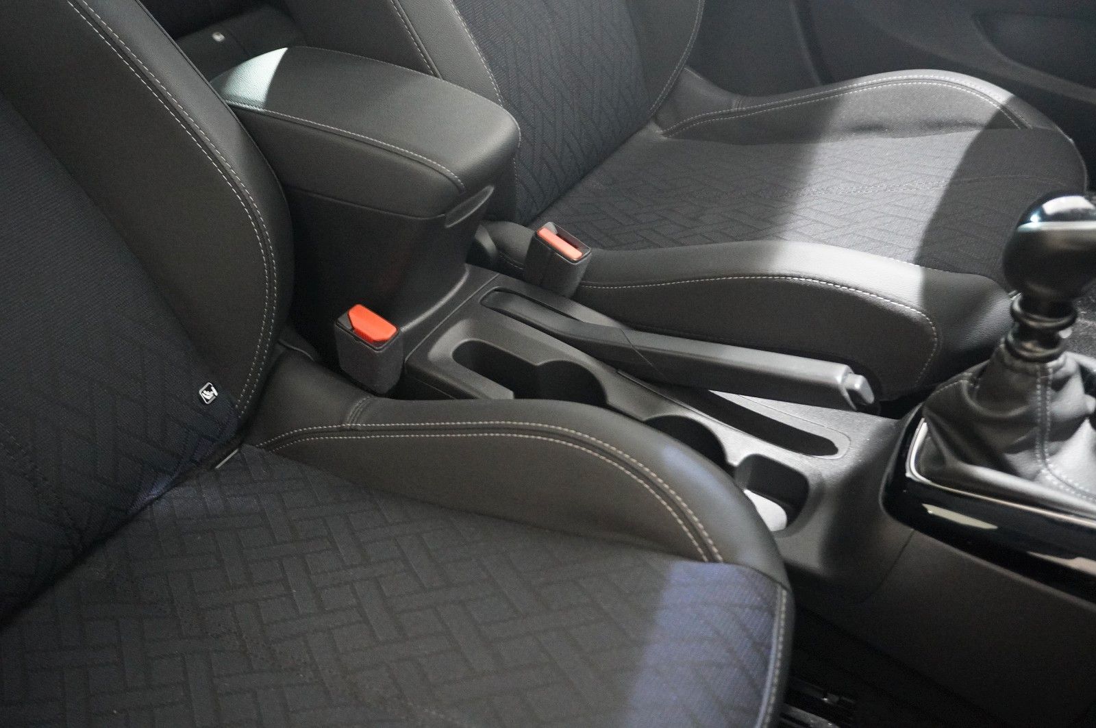 Fahrzeugabbildung Opel Corsa F 1.2 ELEGANCE NAVI/LED/SPORT/SH//VIRT/DAB