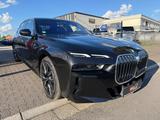 BMW 740 d xDrive M Sport SkyLounge B&W FINANZIERUNG - mit Diesel-Antrieb: Head-Up Display, Limousine