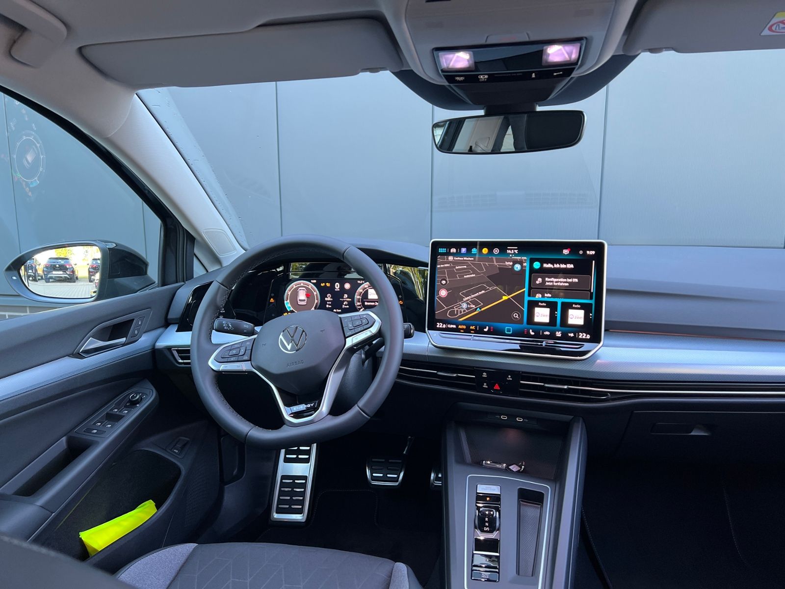 Fahrzeugabbildung Volkswagen Golf Variant  Life 1.5 eTSI DSG *AHK, Plus-Paket