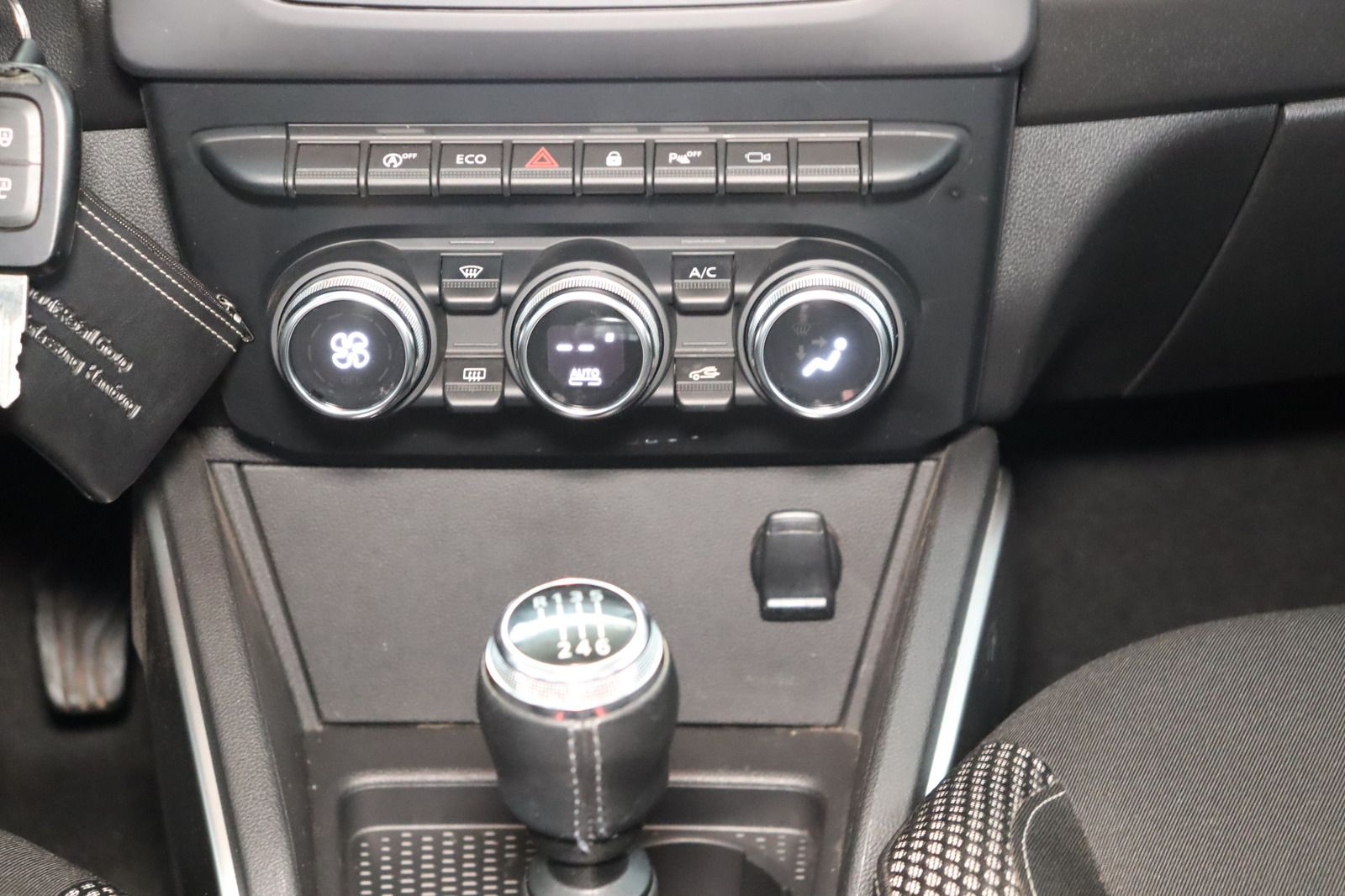 Fahrzeugabbildung Dacia Duster II 1.4 * 1. Hand * Navi * SHZ