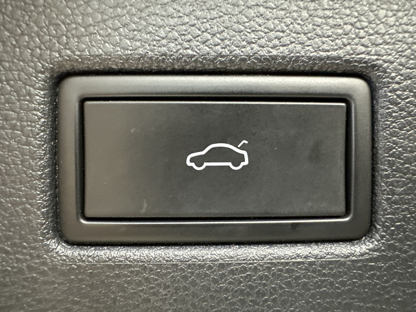 Fahrzeugabbildung Volkswagen Tiguan Elegance eHybrid NAV+LED+AHK+KAM+VCOCKPIT