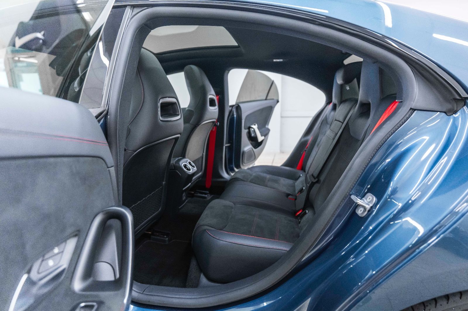 Fahrzeugabbildung Mercedes-Benz CLA 45 AMG 4MATIC 360° LED ALC AMBIENTE SZH NAV