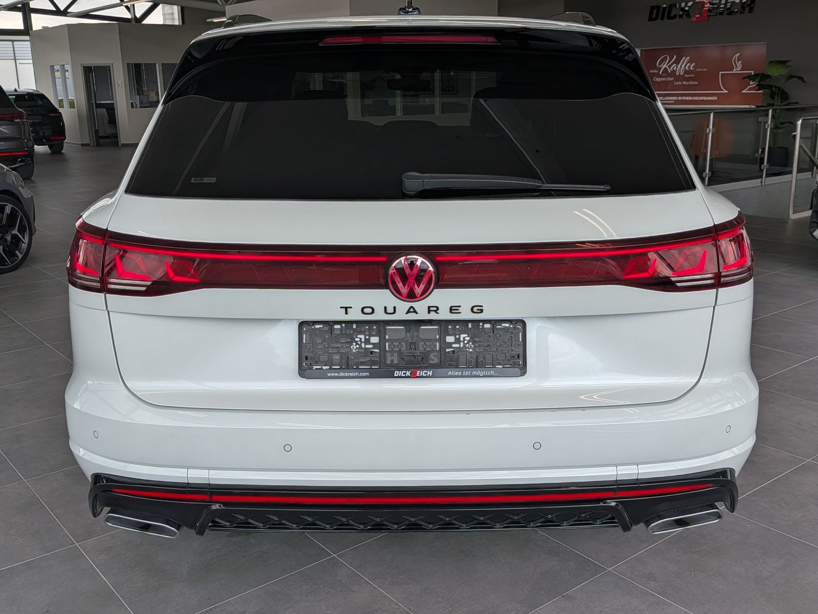 Fahrzeugabbildung Volkswagen Touareg 3.0TDI 4M R-Line VOLL Black 22" UPE 114T
