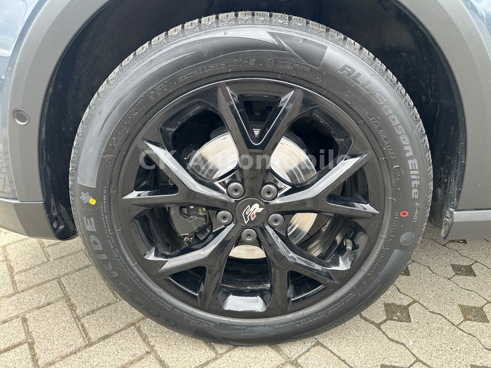 Fahrzeugabbildung SEAT Arona 1.5 TSI 110kW FR DSG/Navi/LED/Kam/AHK