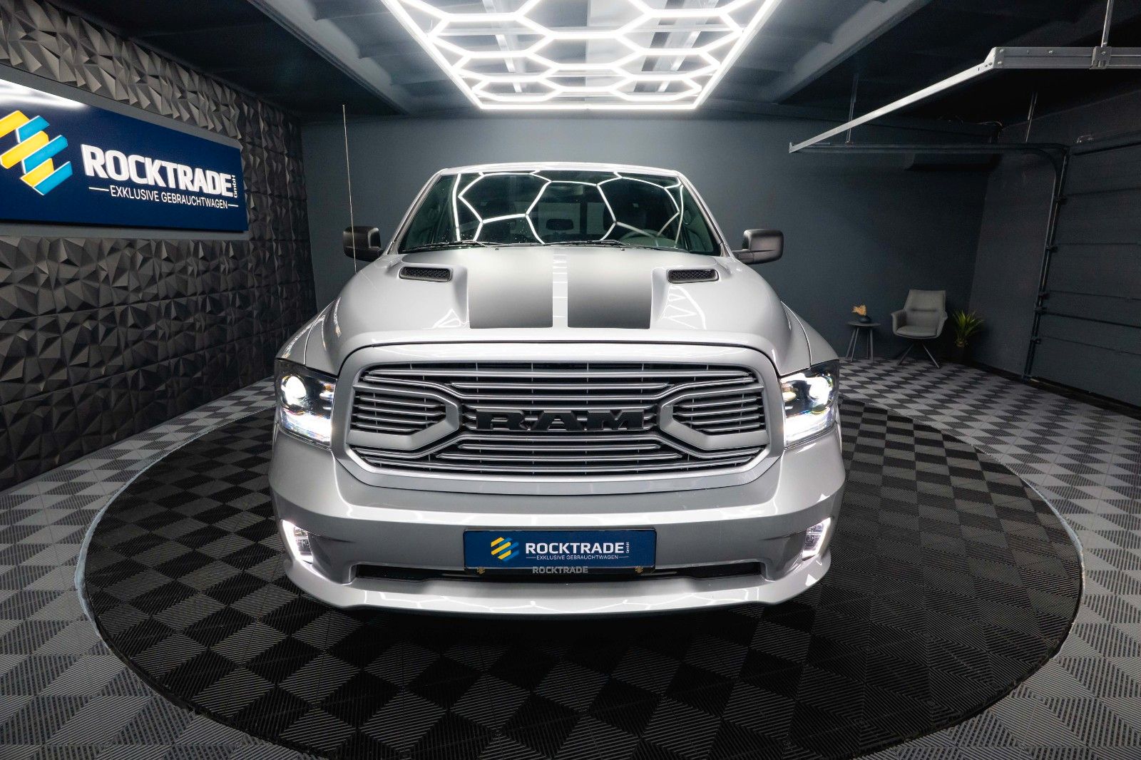 Fahrzeugabbildung Dodge RAM 5.7 V8 HEMI 4x4 OFFROAD Night LONGBED *19%*