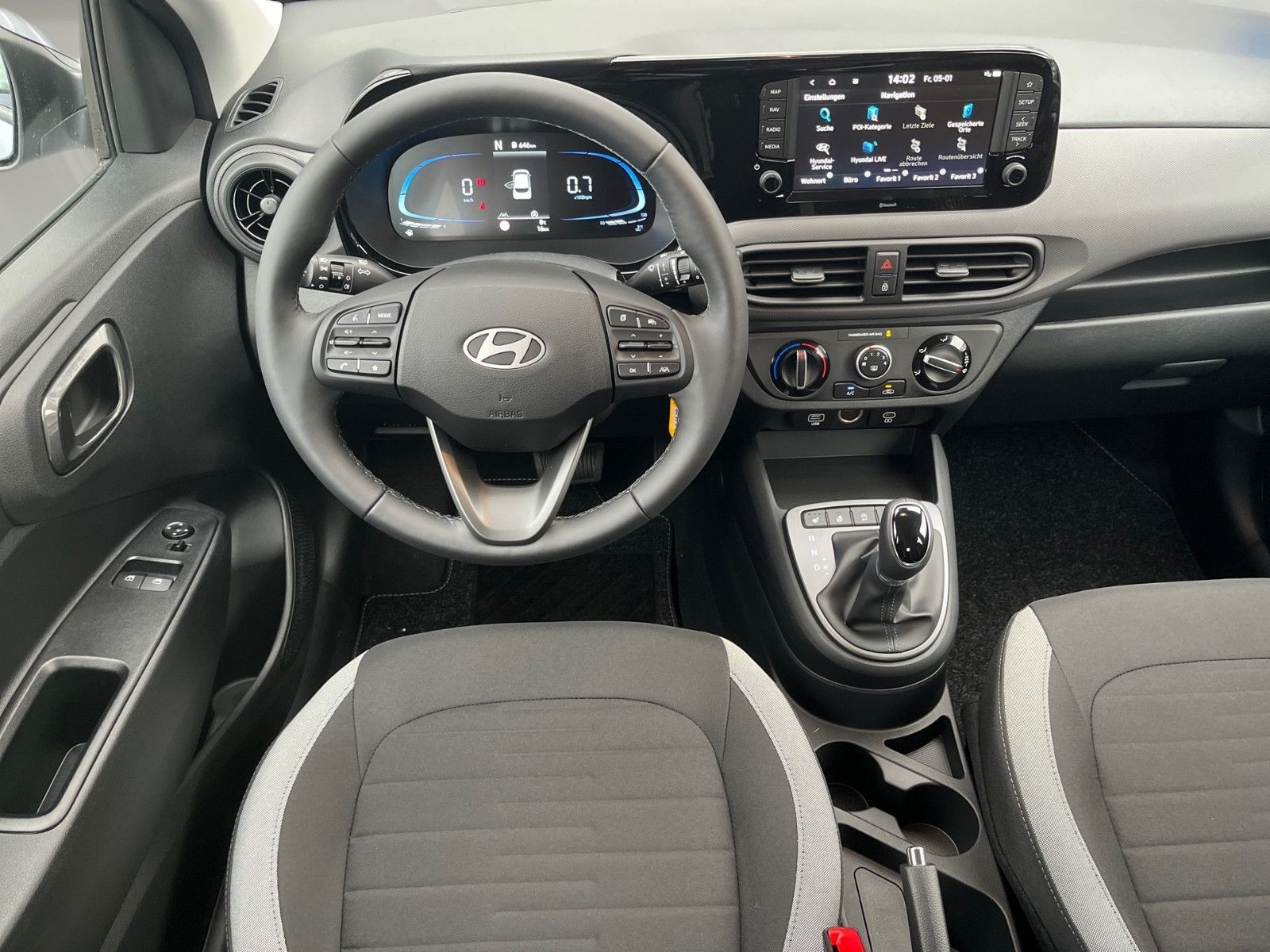 Fahrzeugabbildung Hyundai i10 FL 1.0 Benzin A/T Trend SHZ LHZ RFK NAVI