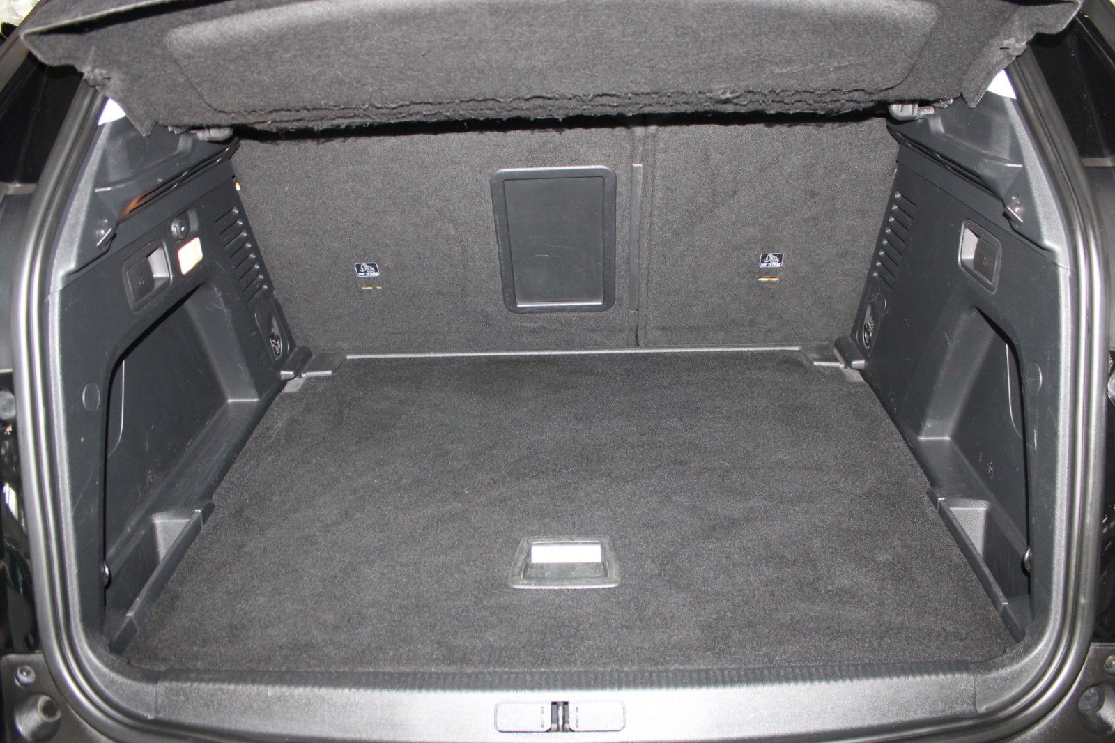 Fahrzeugabbildung Peugeot 3008 Allure Automatik AHK NAVI el.Heckklappe uvm