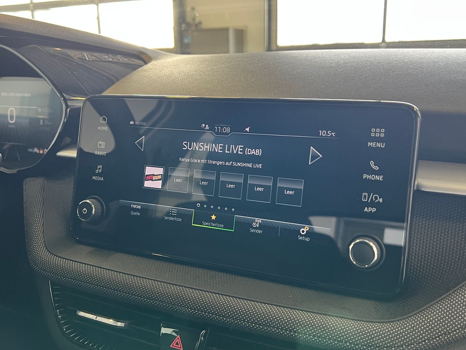 Fahrzeugabbildung SKODA Fabia IV Selection 1.0 TSI DSG *AHK, LED, SmartL