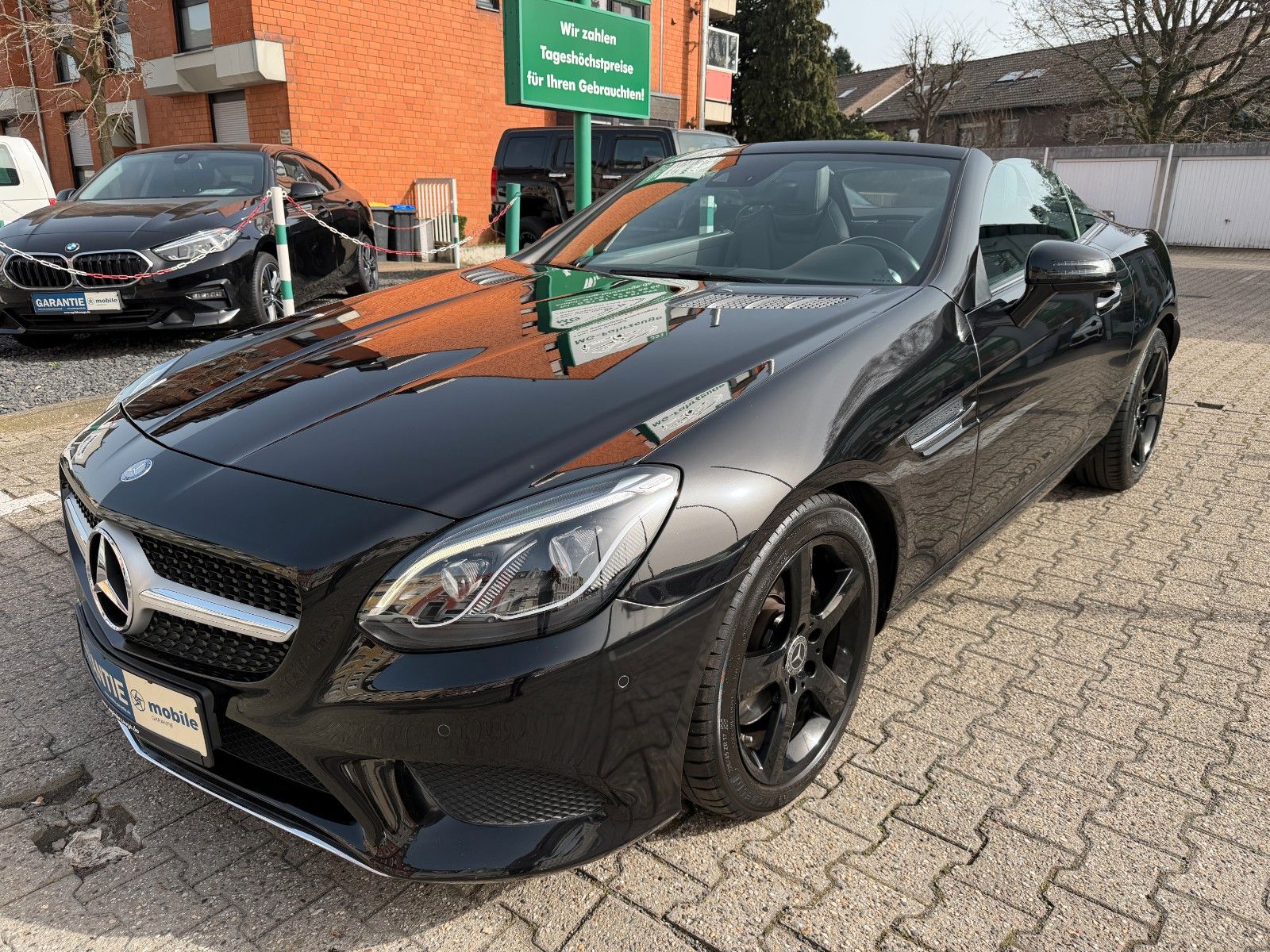 Fahrzeugabbildung Mercedes-Benz SLC 300 SPORT LED NAVI LEDER MEMORY AIRSCARF
