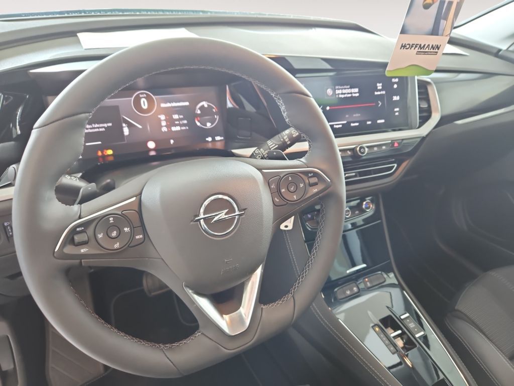 Fahrzeugabbildung Opel Grandland 1.2 DI Automatik GS AHZV Navi SHZ LED