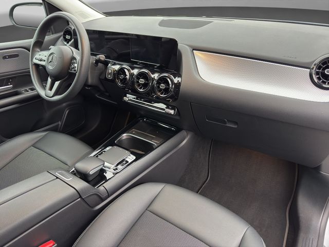 Fahrzeugabbildung Mercedes-Benz B 180 Automatik+Navi+Spurass.+Tempomat+Sitzhzg