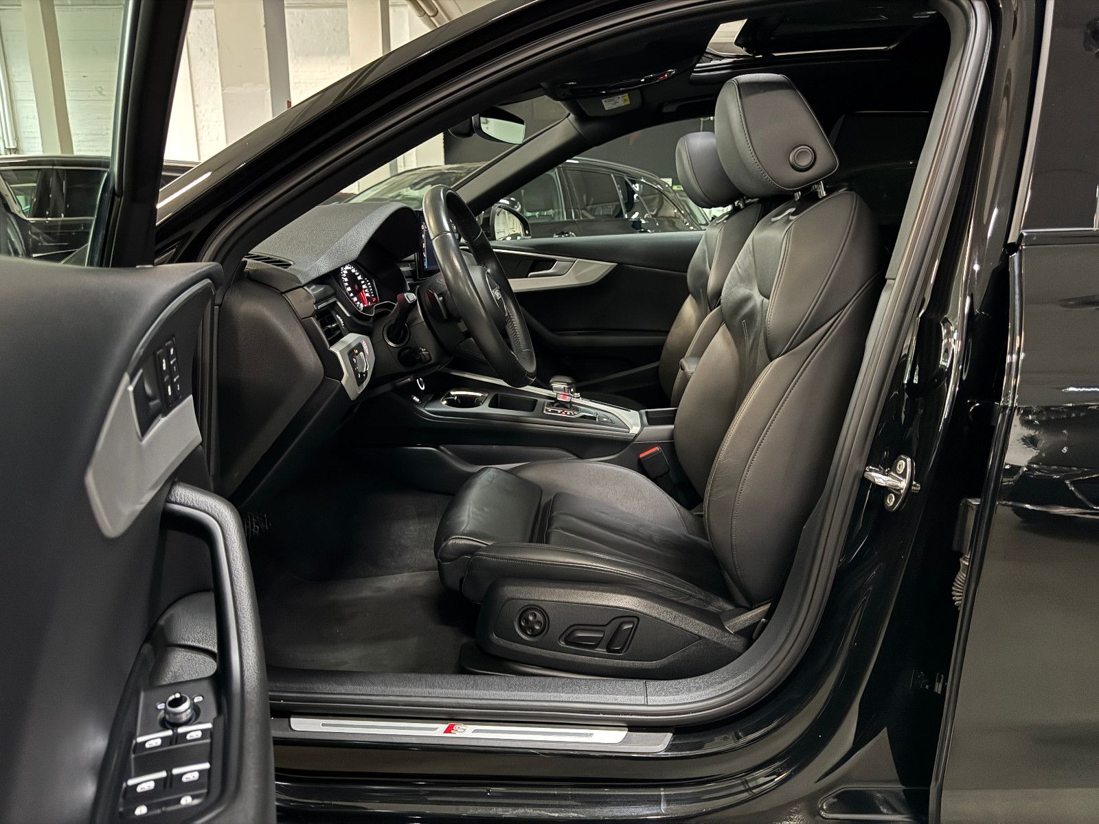 Fahrzeugabbildung Audi A4 45 TDI QUATTRO 2X S-LINE BLACK EDITION 19´RS