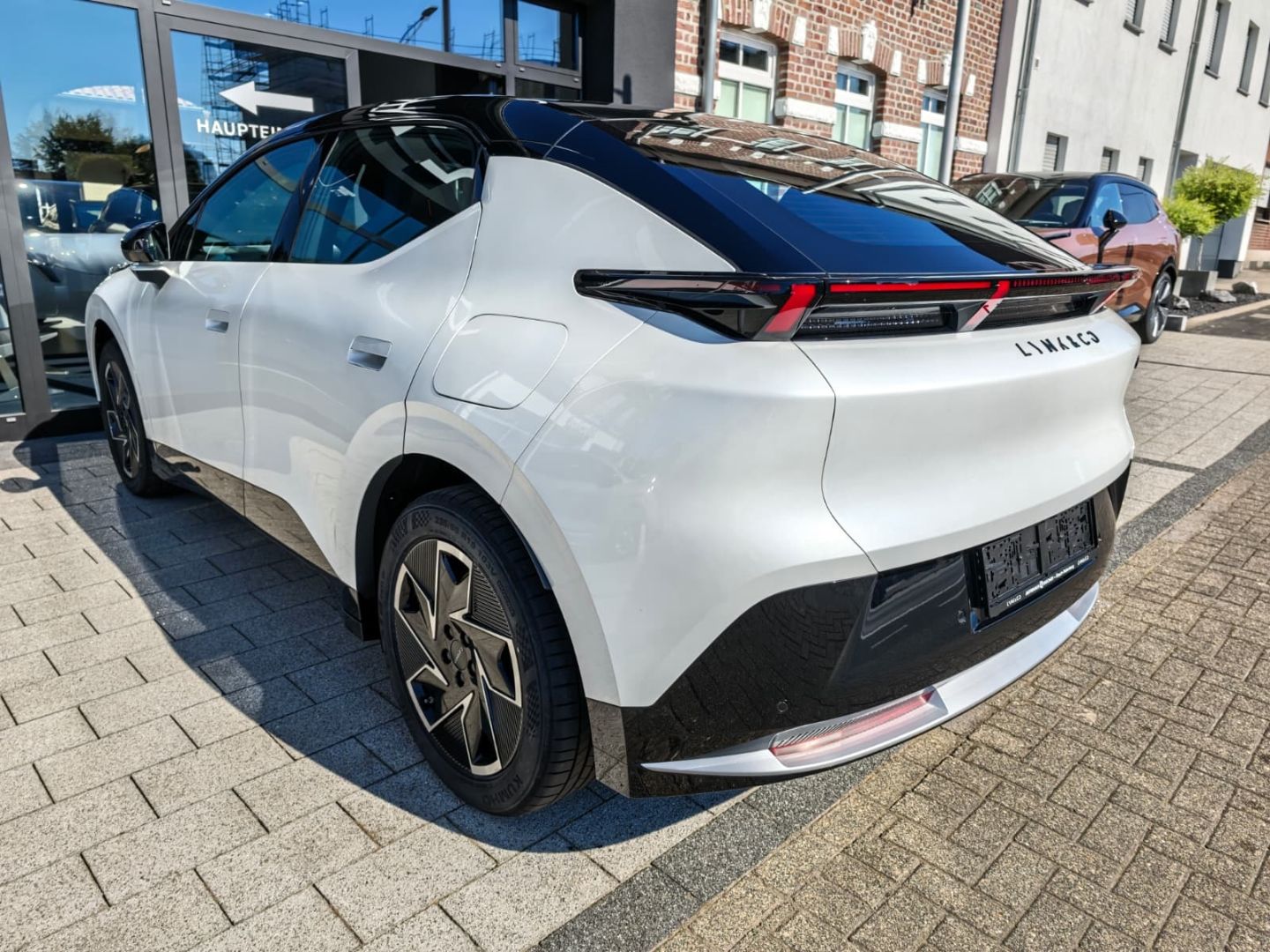 Lynk & Co 02