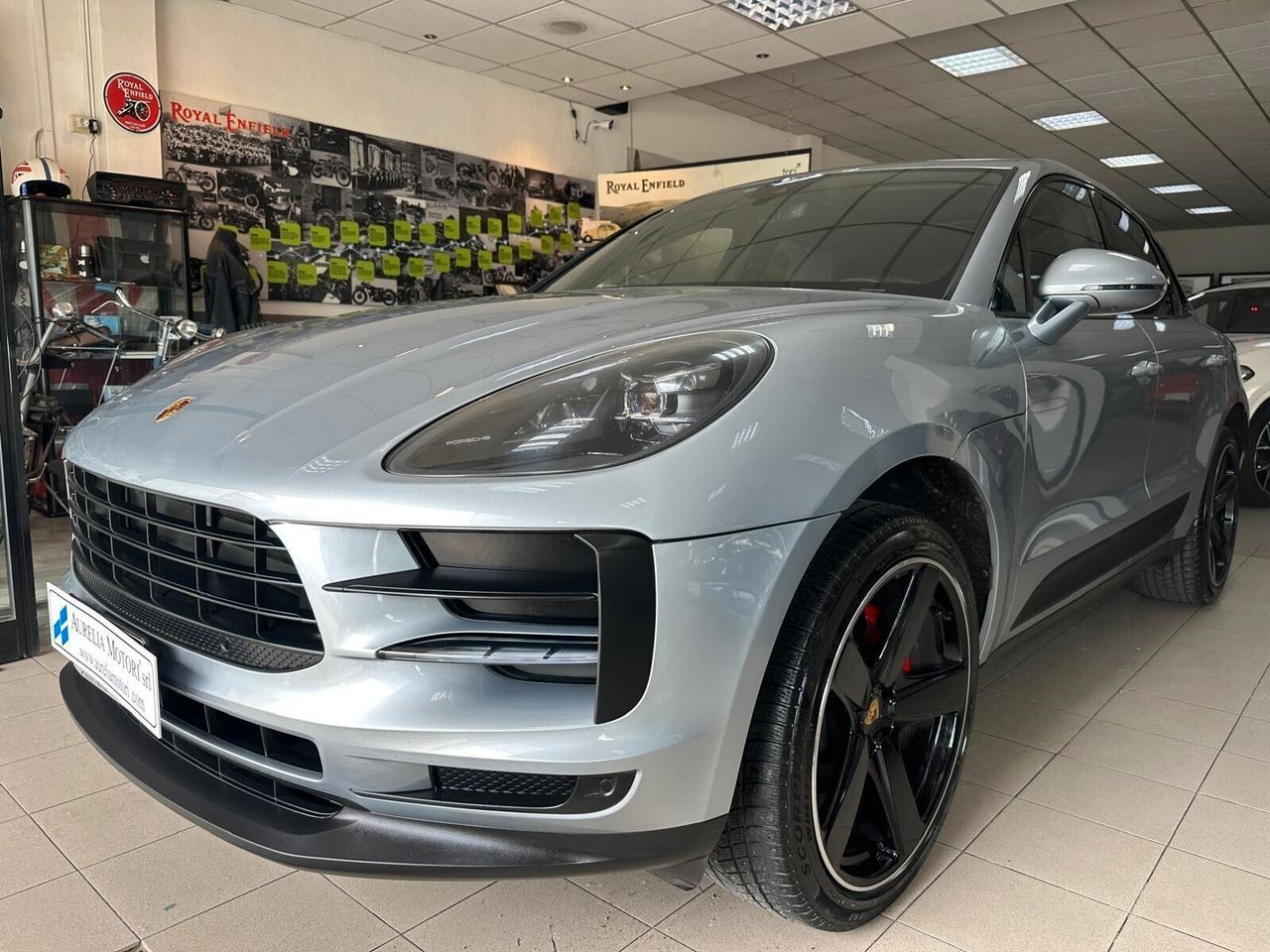 PORSCHE Macan