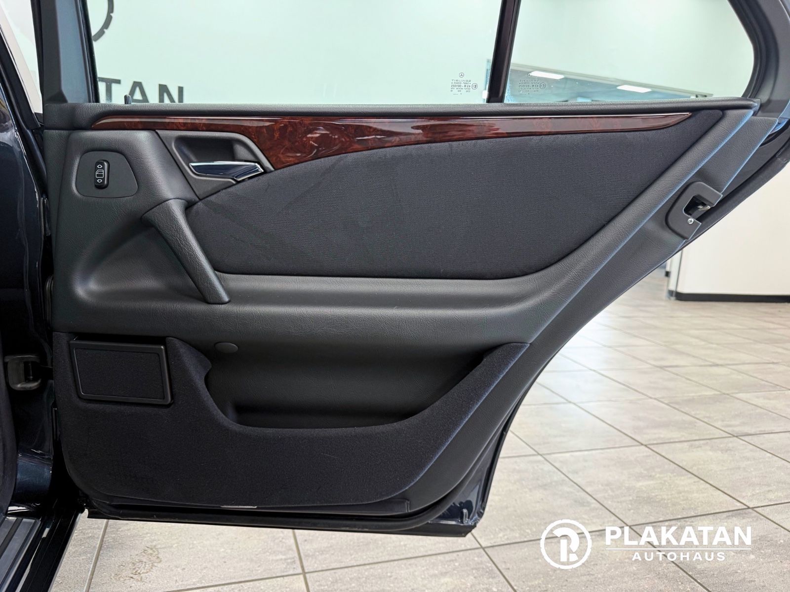 Fahrzeugabbildung Mercedes-Benz E 240 Xenon Automatik Klima V6 MB-Service