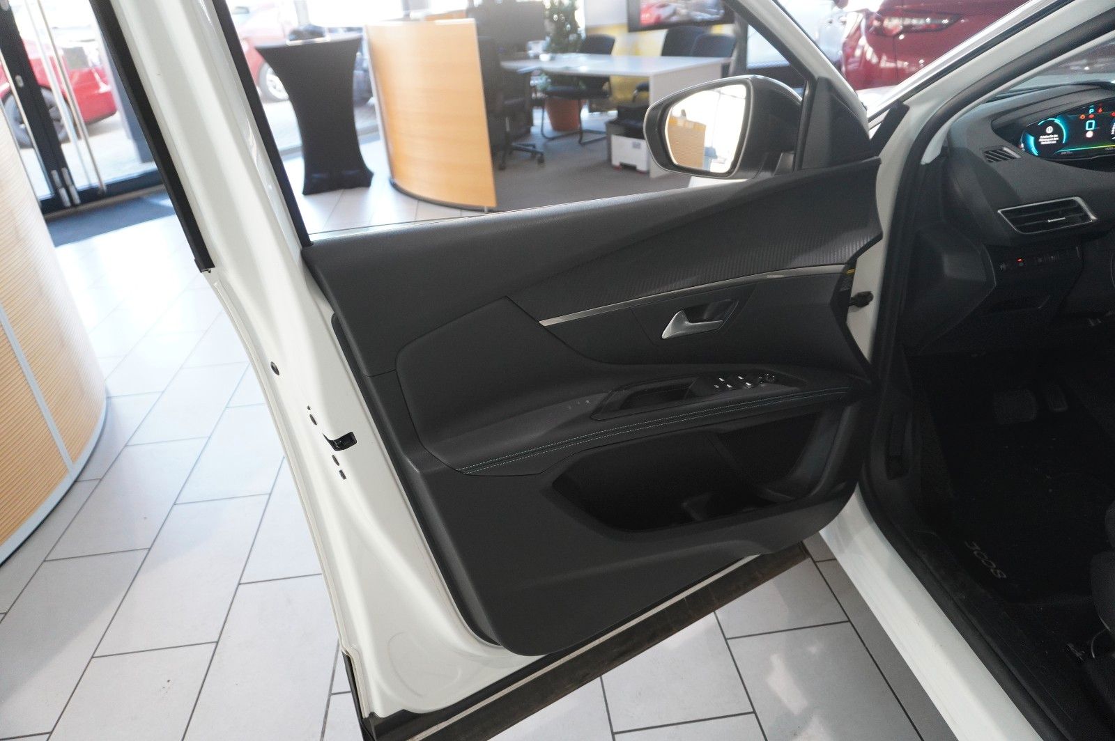 Fahrzeugabbildung Peugeot 3008 Hybrid PHEV ALLURE NAVI/LED/KAMERA/SH/AHK