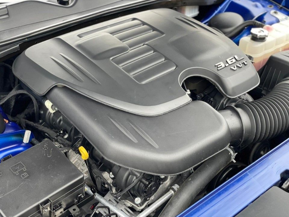 Fahrzeugabbildung Dodge Challenger 3.6 V6 SXT 22er "coole Farbe" Kamera
