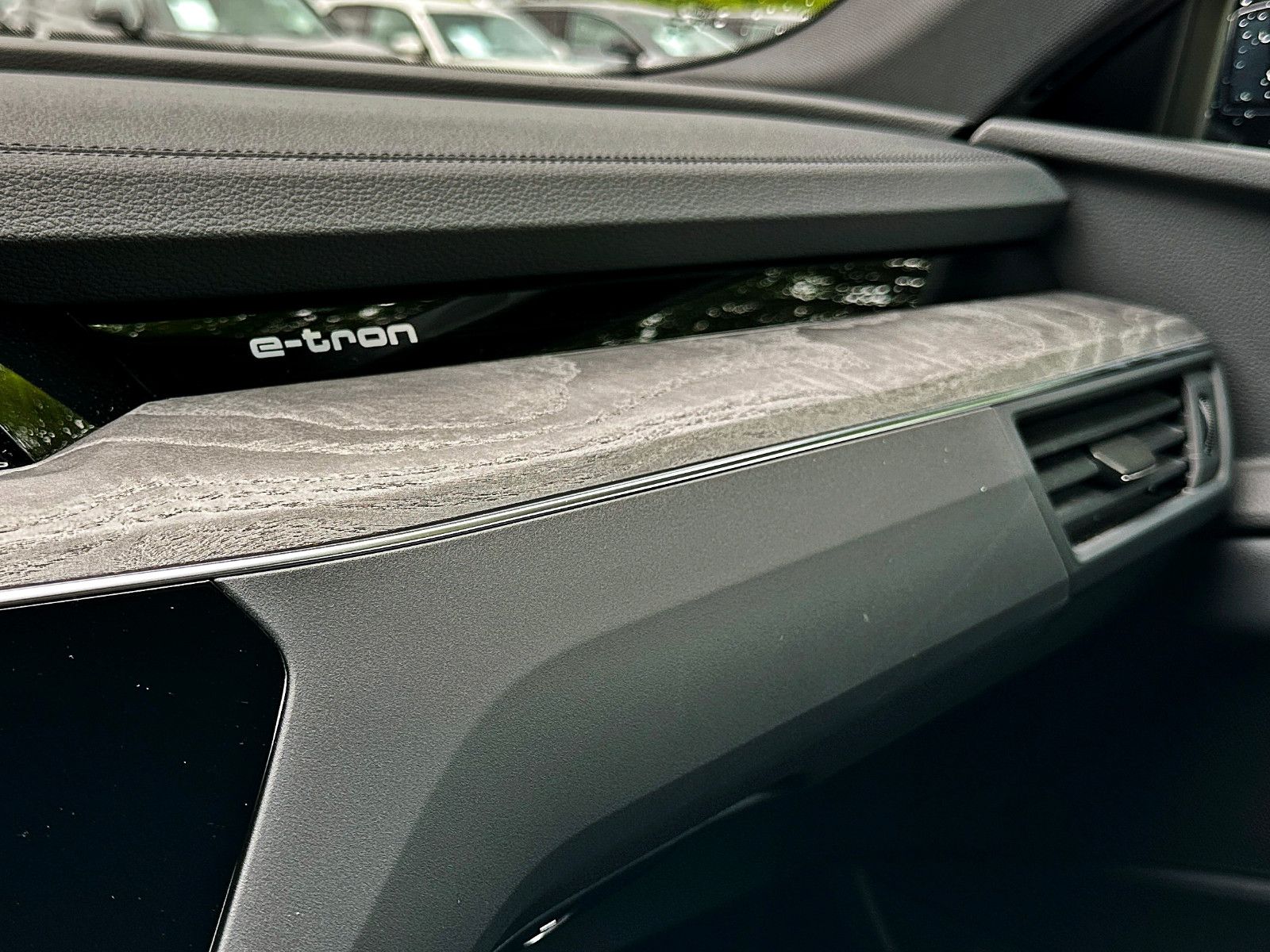 Audi Q8 e-tron - Bild 25
