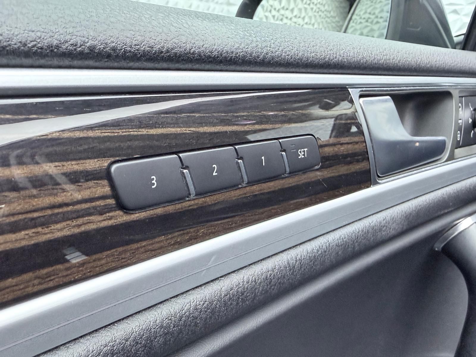 Fahrzeugabbildung Volkswagen Touareg 3.0 TDI 4M/LUFT/STANDHZ/PANO/AHK/360°/AC