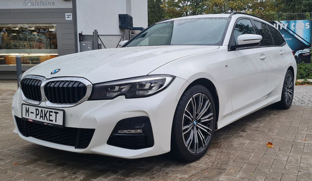 Image of BMW 320