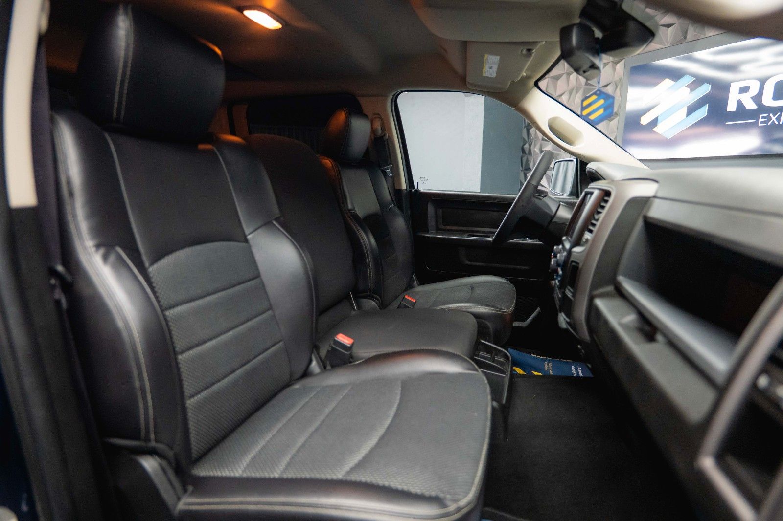 Fahrzeugabbildung Dodge RAM 5.7 V8 HEMI 4x4 OFFROAD Night-Paket *LED*AHK