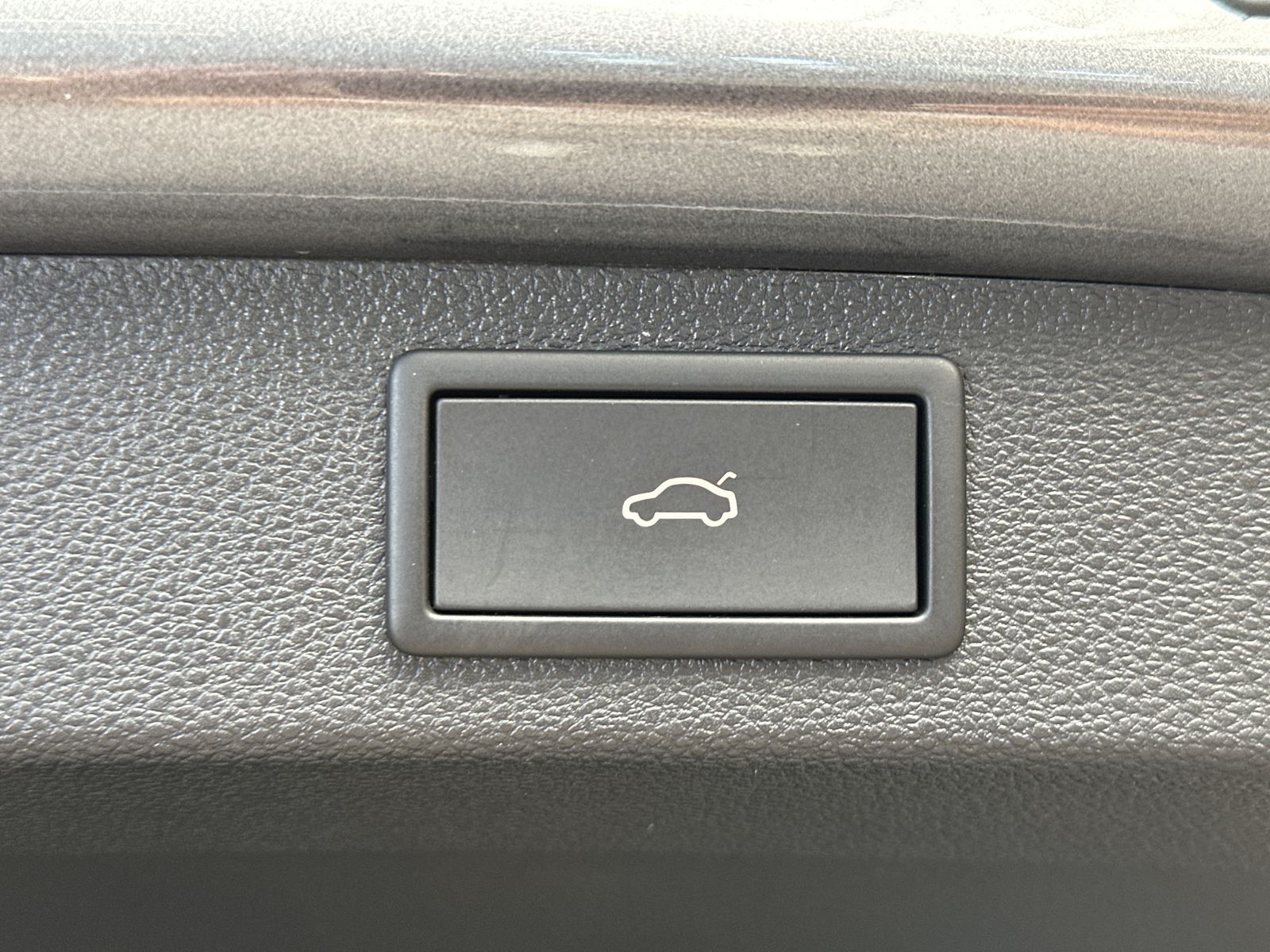 Fahrzeugabbildung SKODA Kodiaq 4x4 L&K NAV+MATRIX+360+PANO+AHK+STANDHEIZ