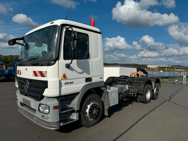 Mercedes-Benz Actros 2532 6x2 Fahrgestell