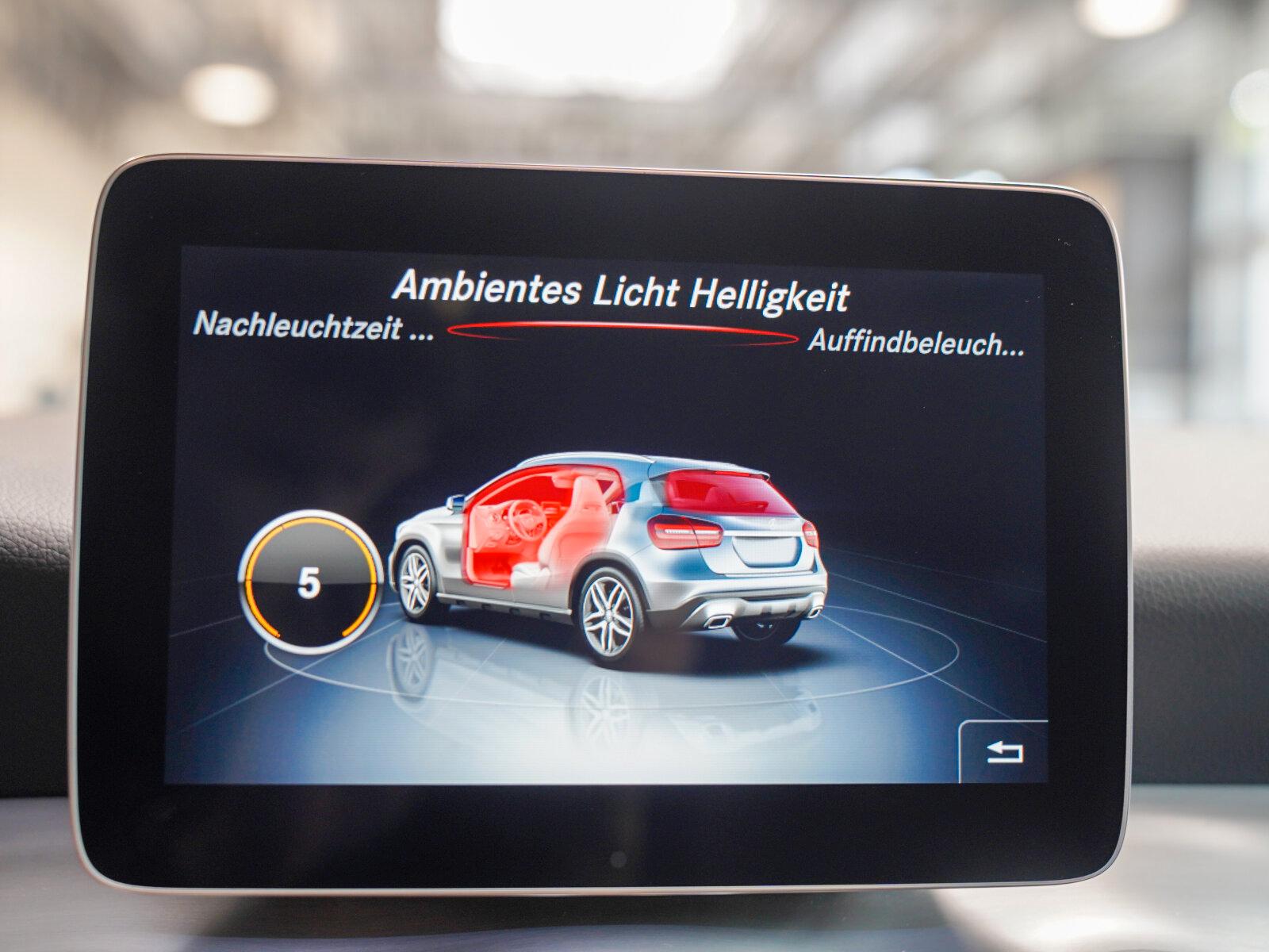 Mercedes-Benz GLA 250 4M AMG Line Night Panorama LED AHK Memo