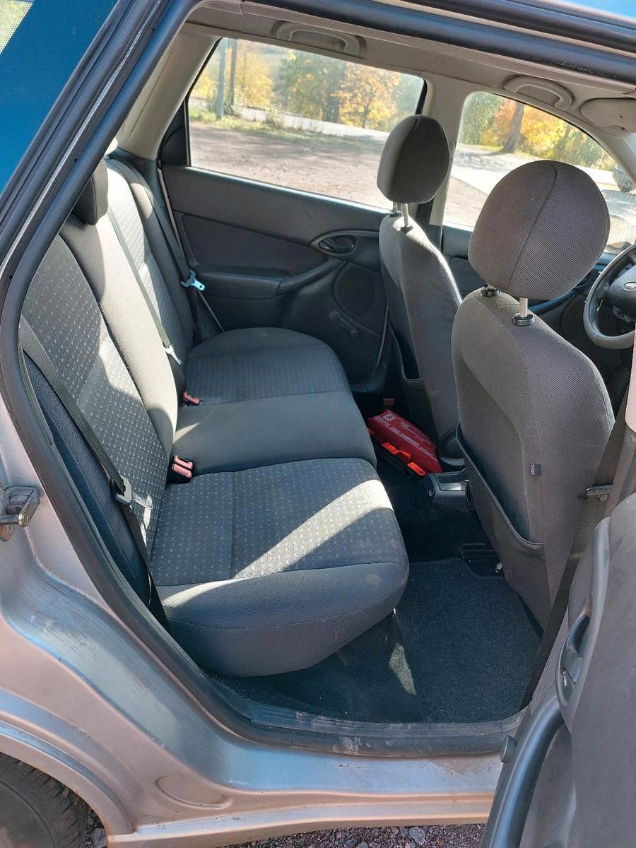 Ford Focus 2004 — photo 10
