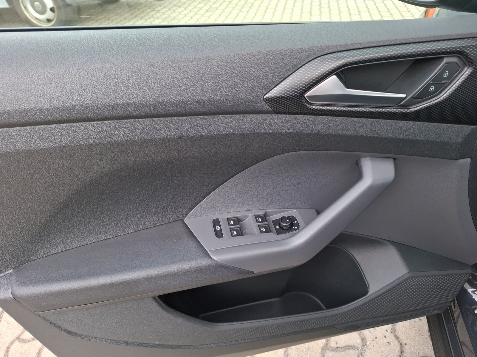 Fahrzeugabbildung Volkswagen T-Cross TSI Life DSG Klima RFK SH LM
