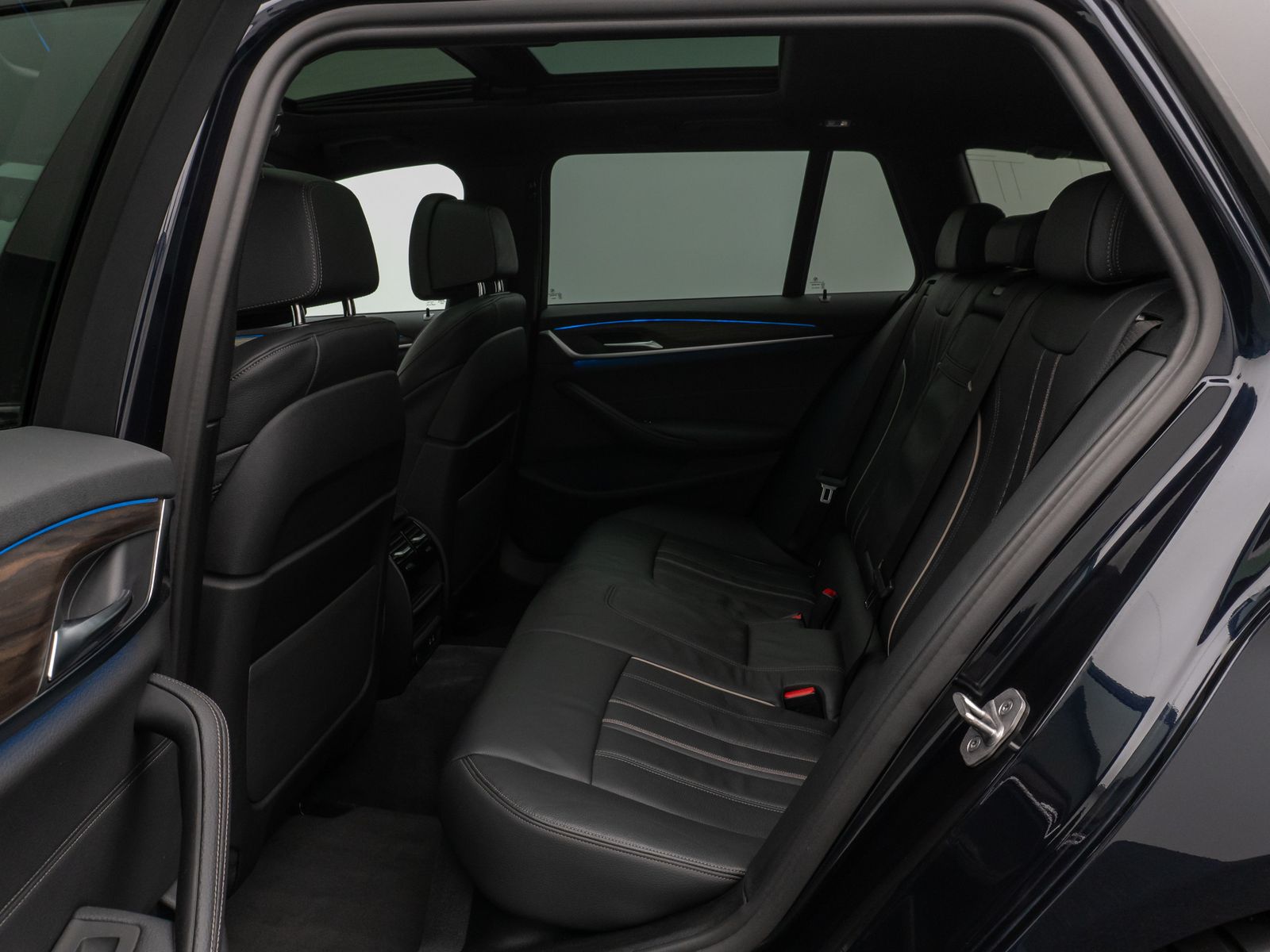 Fahrzeugabbildung BMW 530e xD M Sport Panorama Kamera HUD DAB HiFi