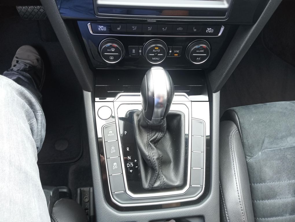 Fahrzeugabbildung Volkswagen Passat Variant Highline 1.8 TSI DSG+Standh+AHK+