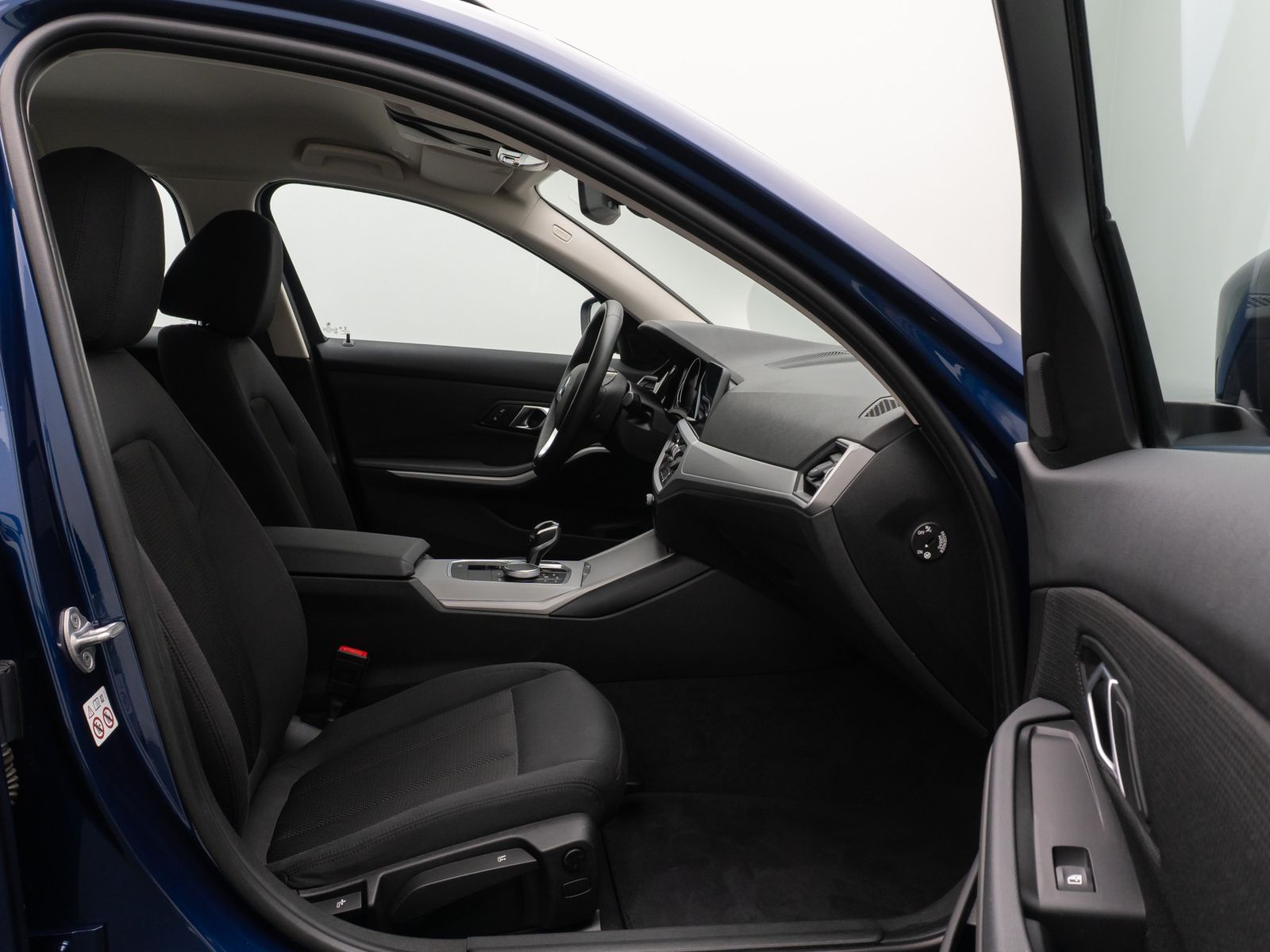 Fahrzeugabbildung BMW 320d GeschwindigReg HiFi Kamera LED CockpitPlus