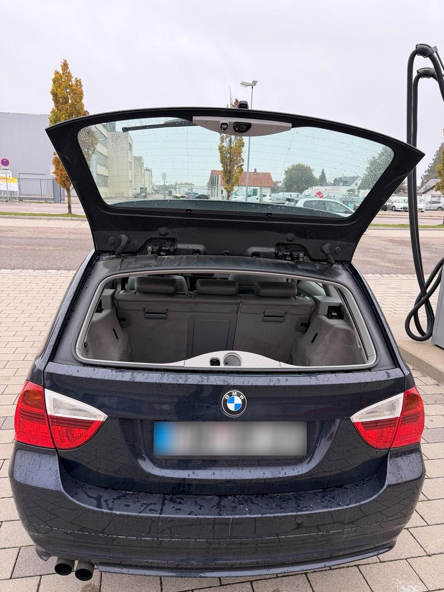 BMW 325 2006 — interior