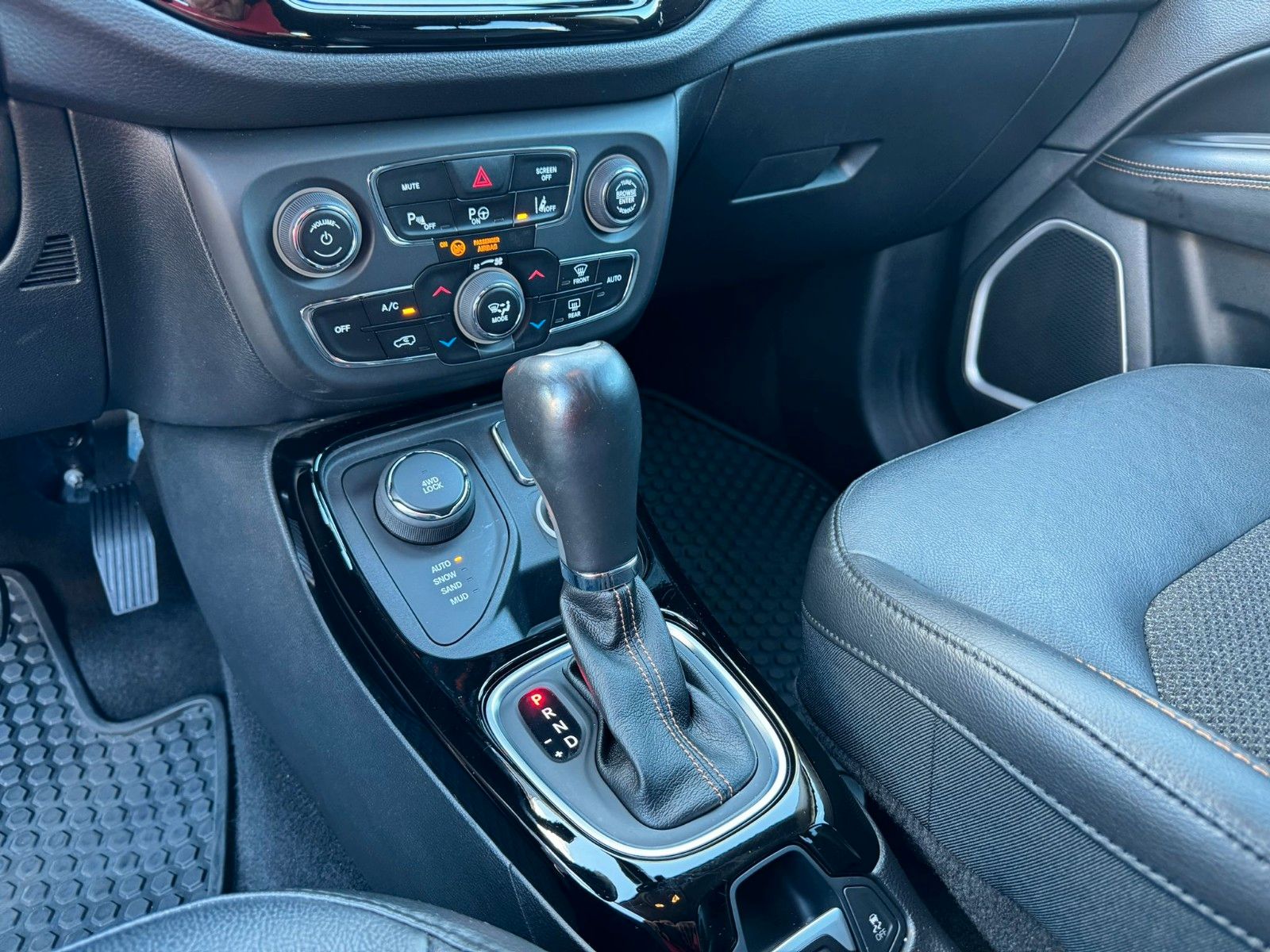 Fahrzeugabbildung Jeep Compass Limited 4WD