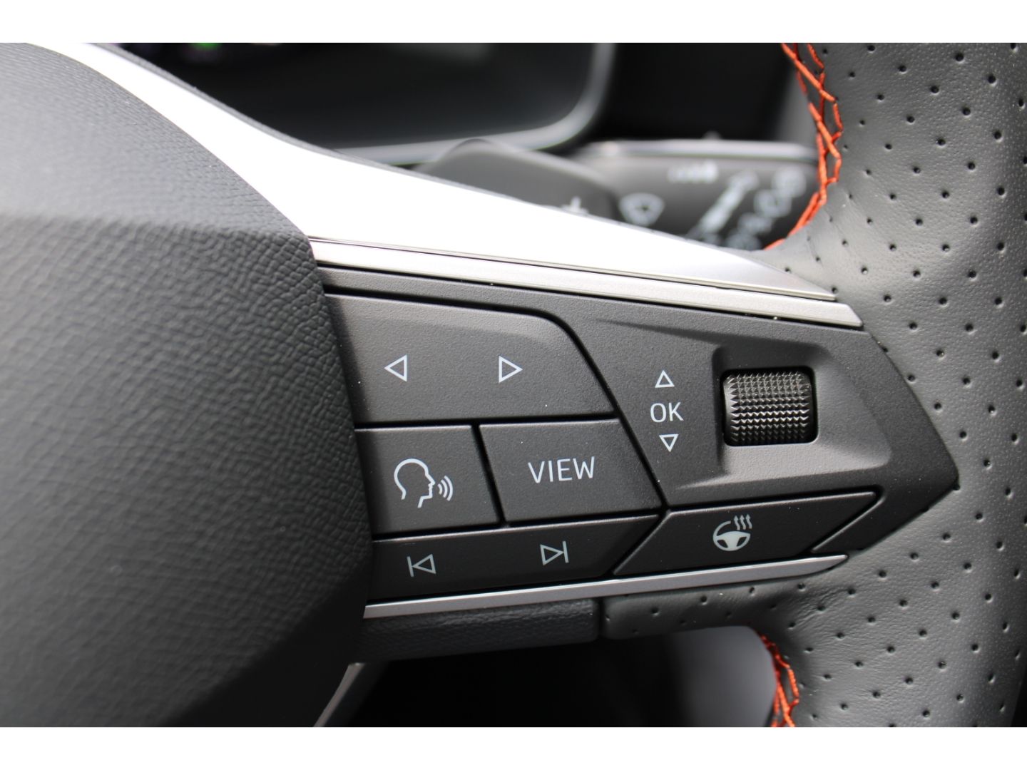 SEAT Leon 1.5 eTSI Sportstourer FR DSG ACC LED AHK RF - Image 17