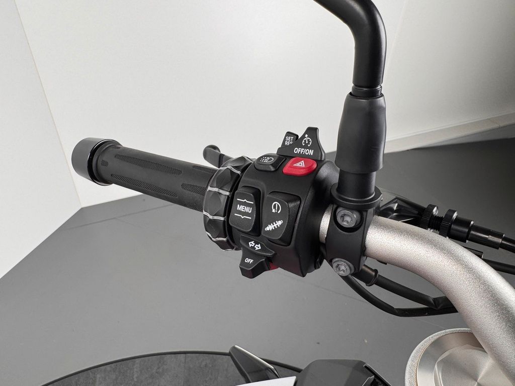 Fahrzeugabbildung BMW F900 R *VOLLAUSSTATTUNG *NEUWERTIG