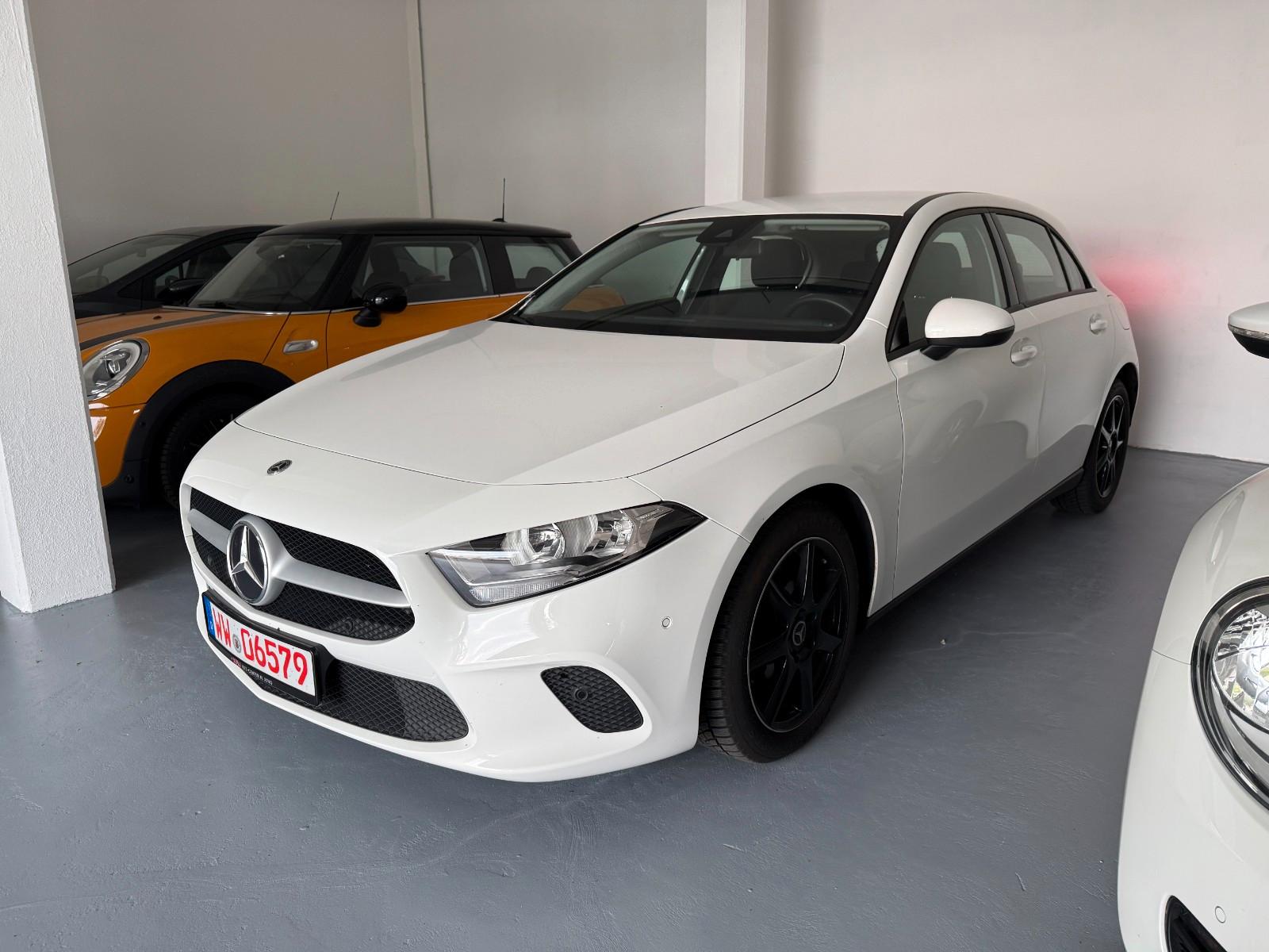 Mercedes-Benz A 180 d 2.0 W177 Business | MBUX