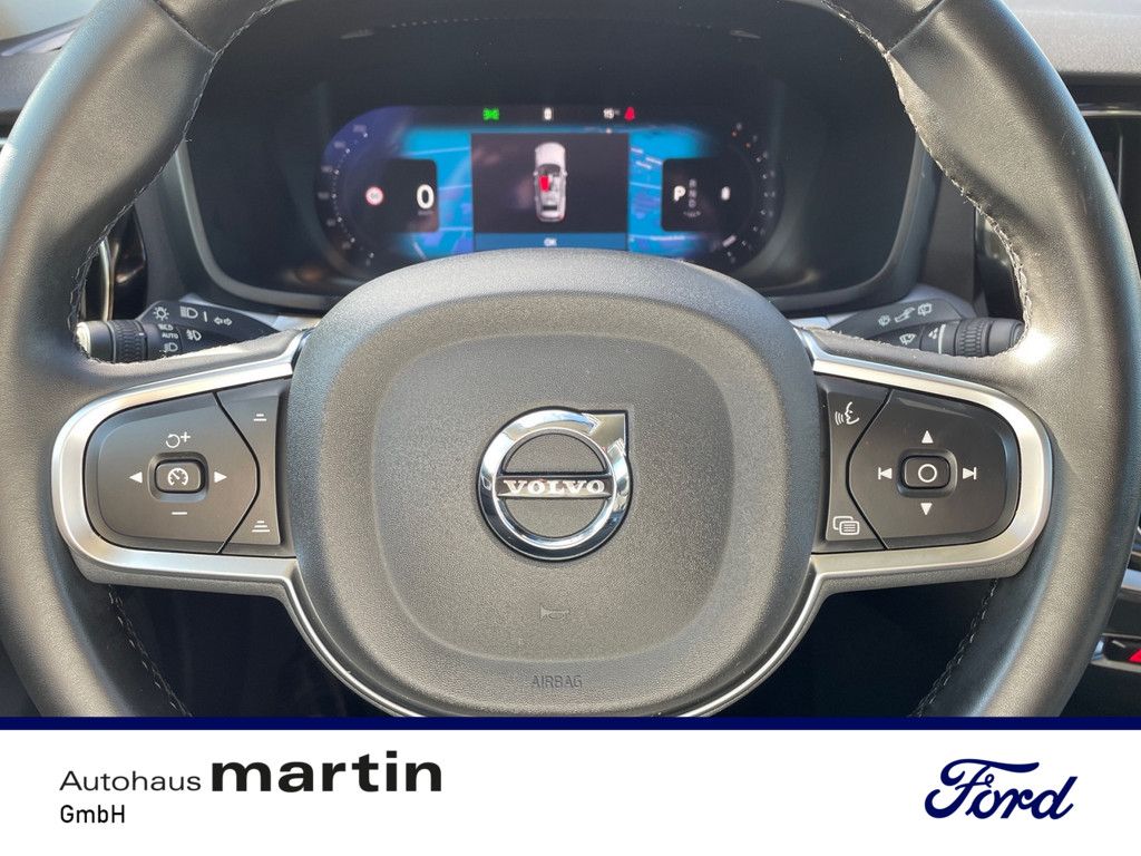 Fahrzeugabbildung Volvo V60 Kombi 2.0 Core PDC KAMERA NAVI W-LAN LED