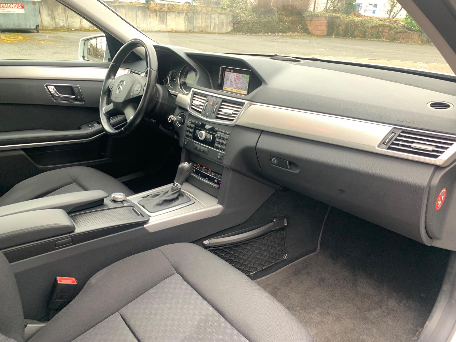 Mercedes-Benz E 220 CDI BlueEfficiency*Navi*Klima*Sitzh*PDC