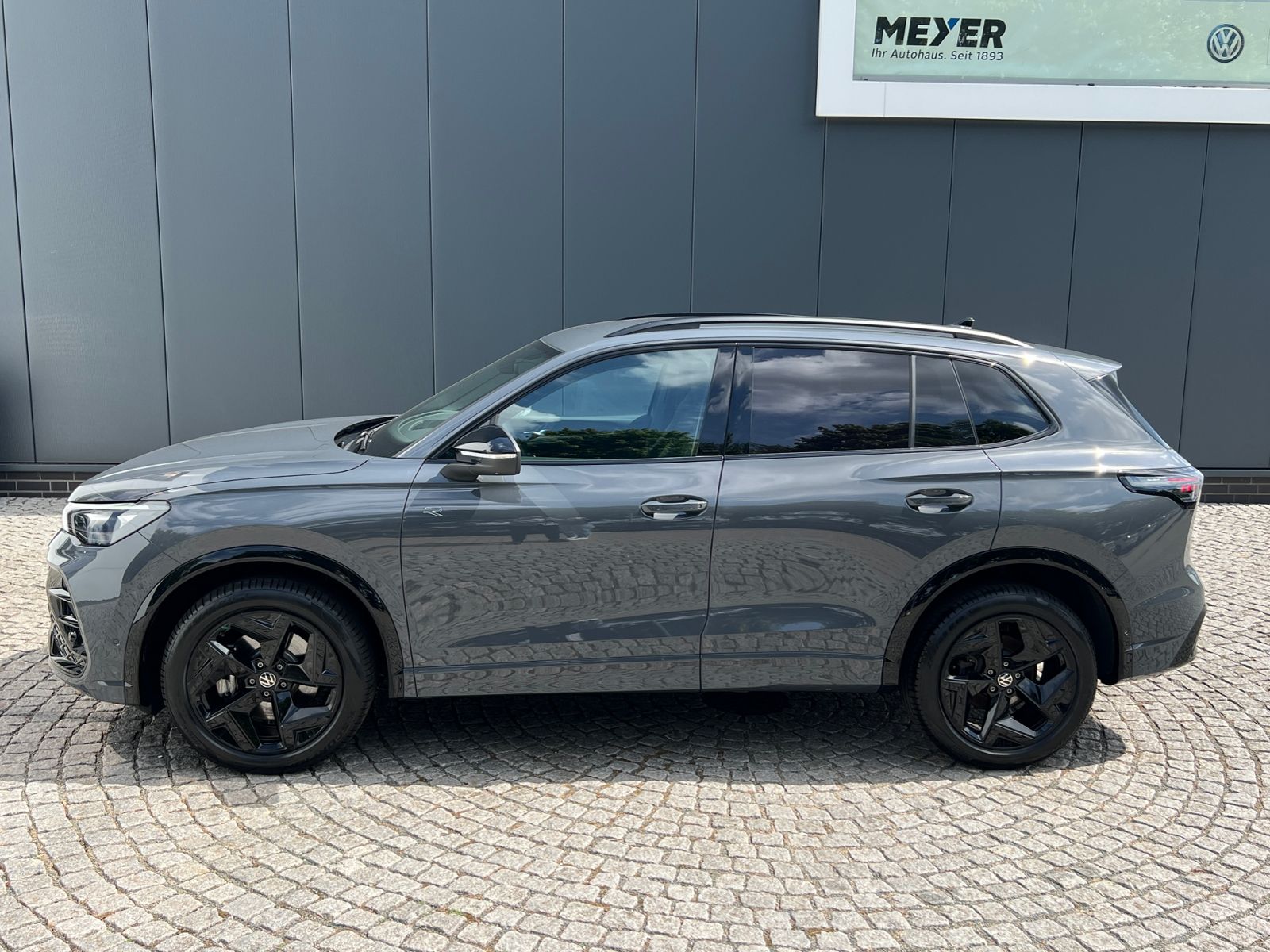 Fahrzeugabbildung Volkswagen Tiguan R-Line 2.0 TDI DSG 4Motion *IQ.Light,AHK,