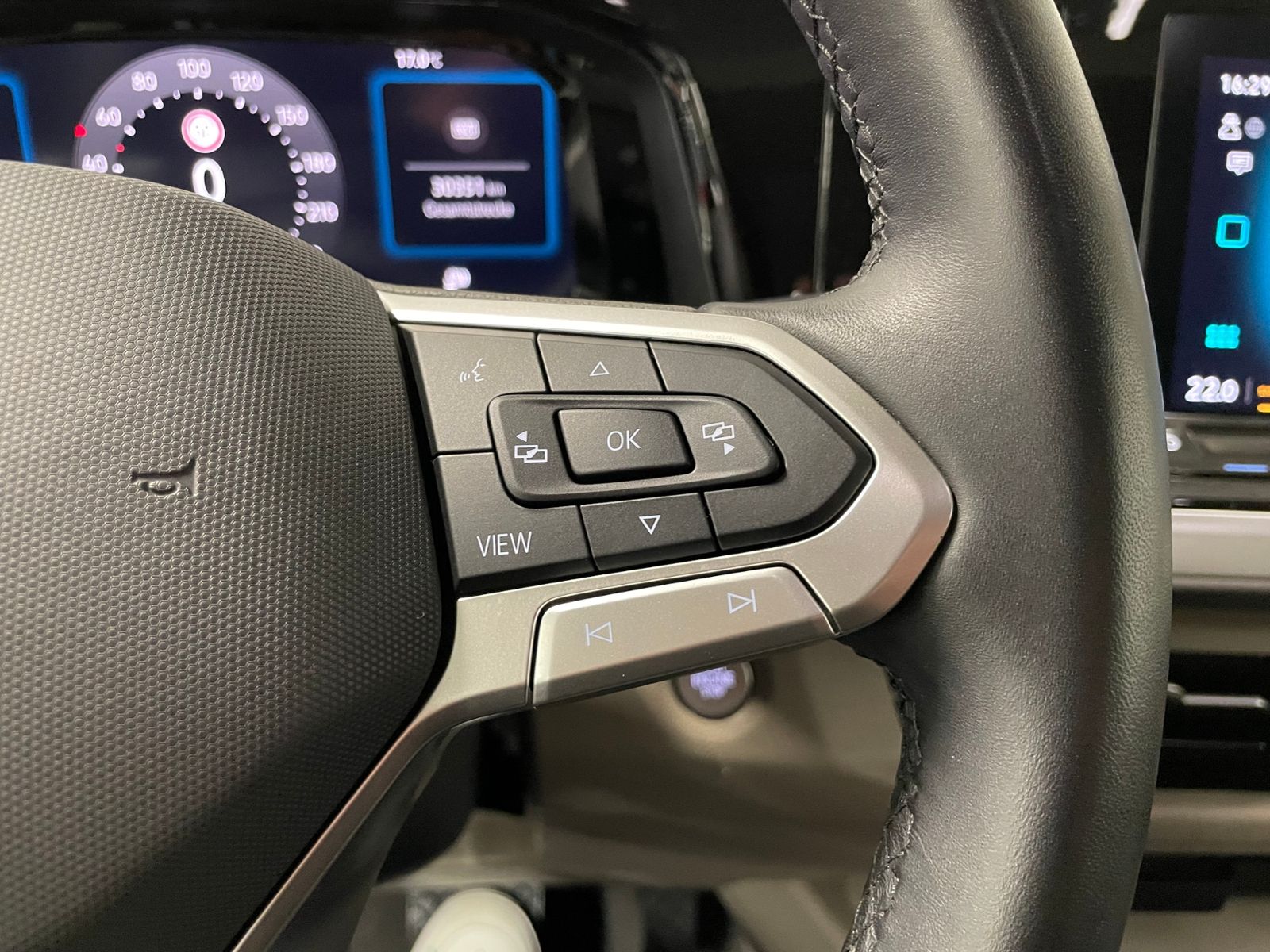 T7 Multivan Life LR 2.0 TDI MATRIX-LED PANO ACC