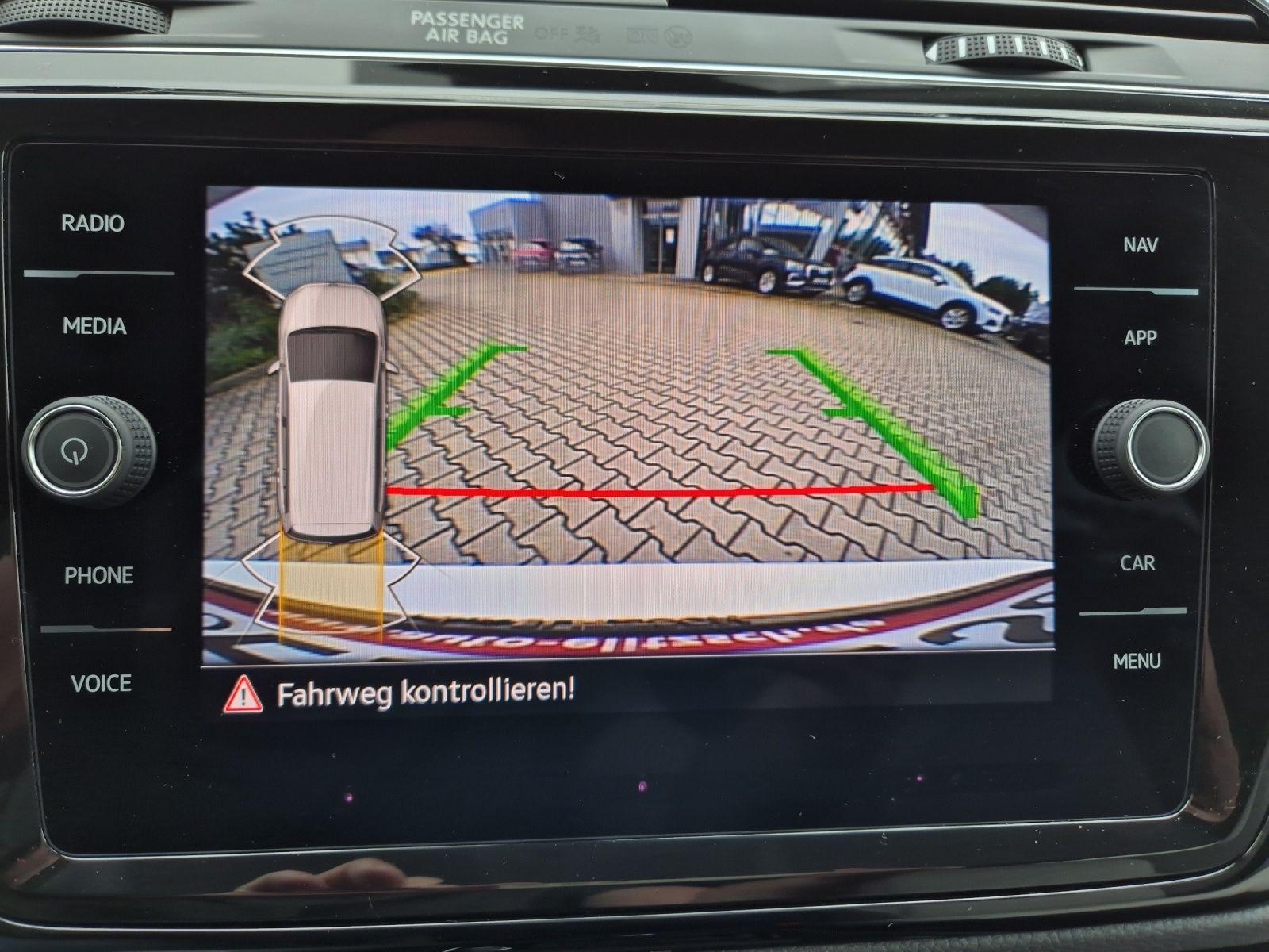 Fahrzeugabbildung Volkswagen Touran TDI Highline DSG 7-Si LED AHK Navi AID AC
