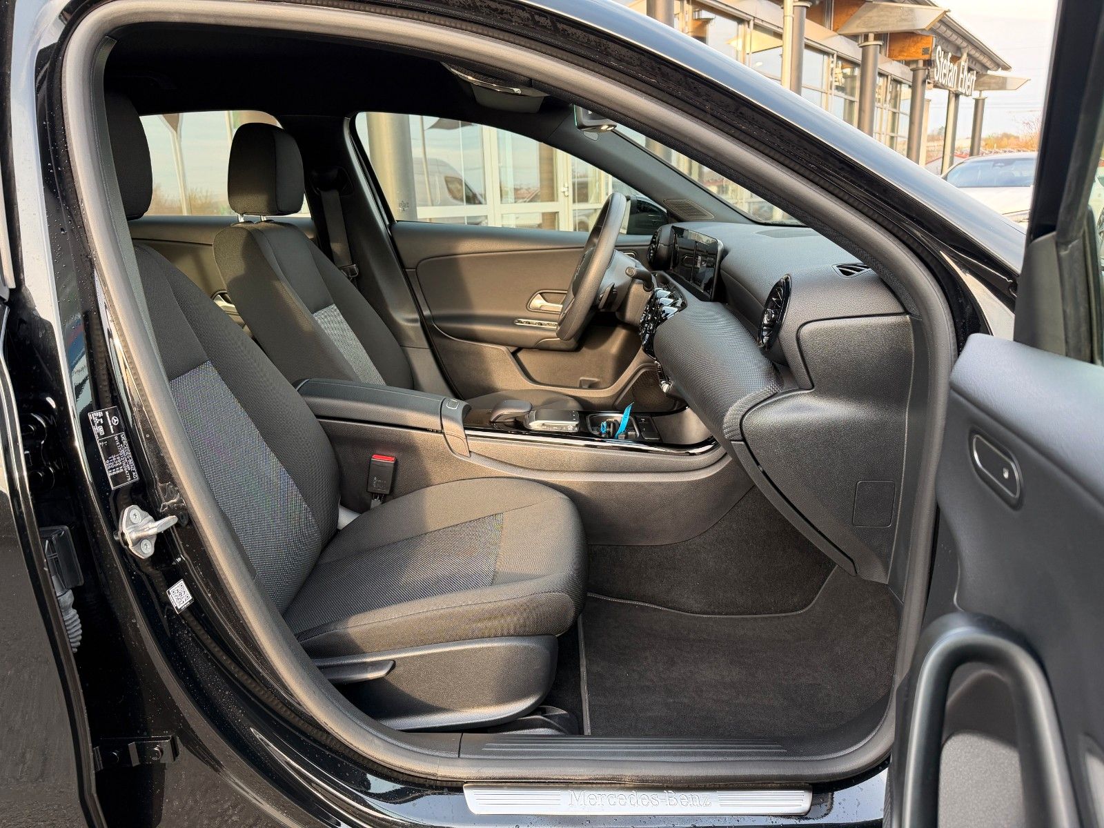 Fahrzeugabbildung Mercedes-Benz A 200 d LED+R-Kamera+TOTW+Carplay+IHC